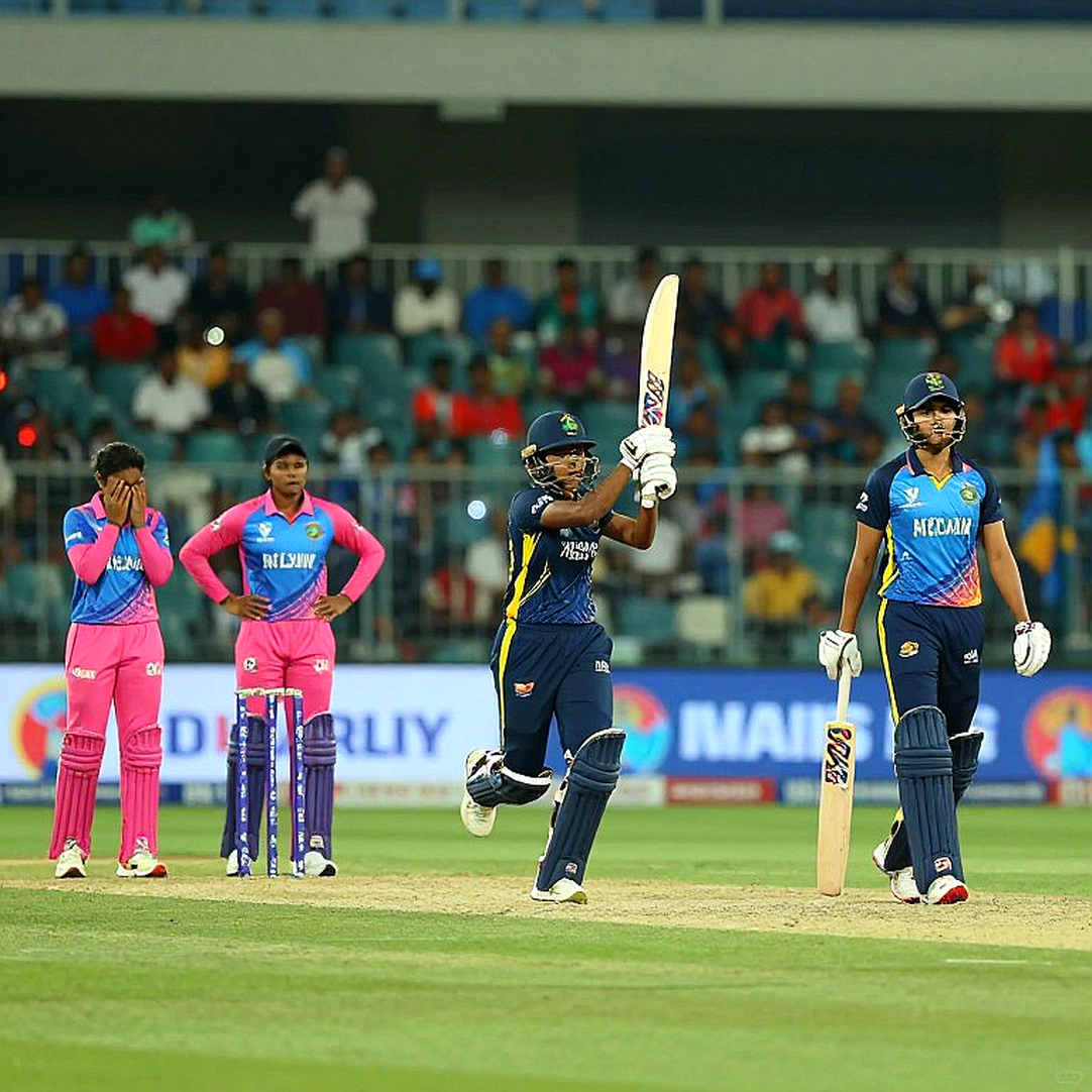 The Arithmetic of Chasing 430: One Ball in Rawalpindi and the Number Nobody Wrote Down